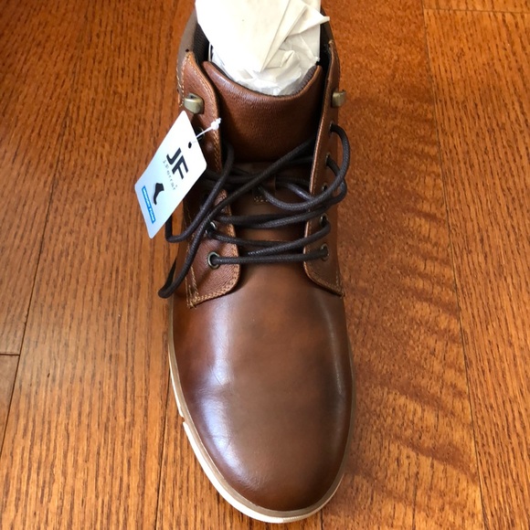 NWT Men’s Brown Boots - Picture 2 of 3